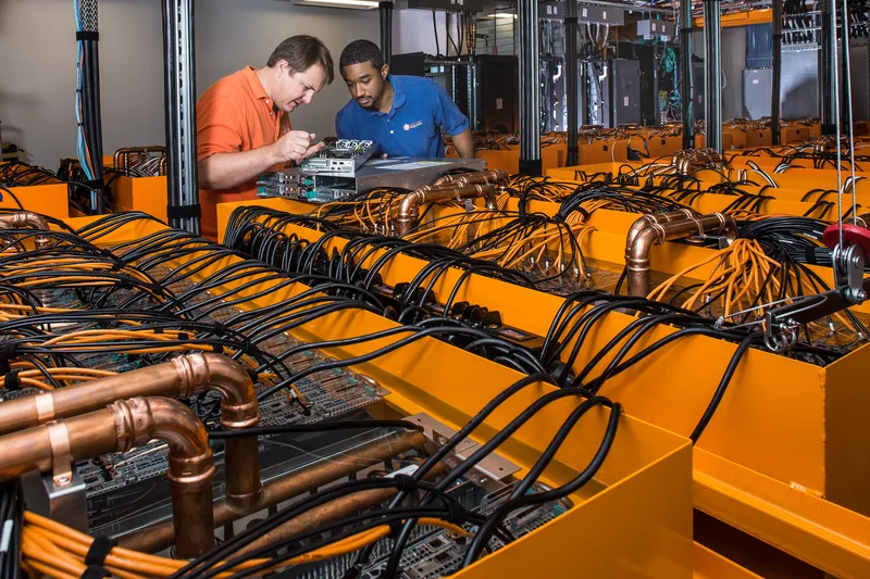 Chilled mineral oil server install copper pipe immersion cooling troughs